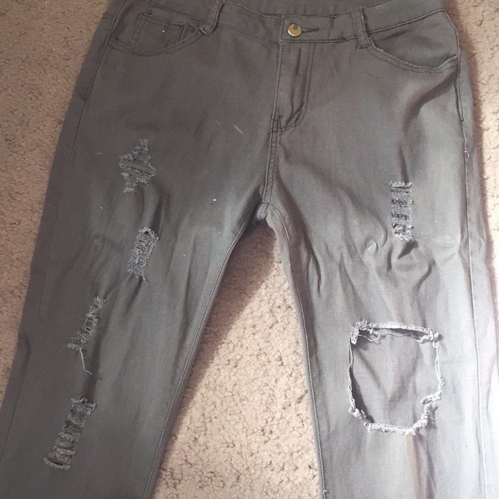 Never worn, thin ankle cropped pants.